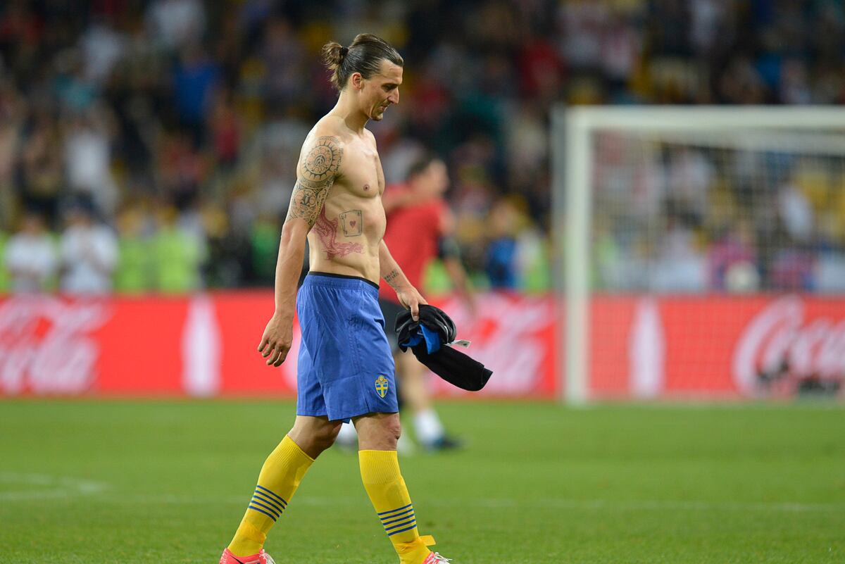 Remembering The Night Zlatan Destroyed England 5 Years On Bleacher Report Latest News Videos And Highlights The shock that ibrahimovic attempted to score with an overhead kick from 30 yards, and against england no less, has stretched the ramifications of the goal out of all logical parameters. night zlatan destroyed england