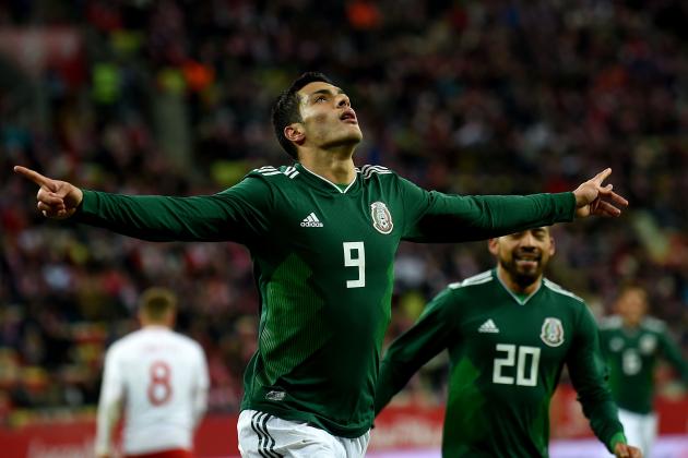 Mexico's Raul Jimenez celebrates scoring during the friendly football match Poland v Mexico at the Ergo Arena in Gdansk, Poland, on November 13, 2017. / AFP PHOTO / JANEK SKARZYNSKI        (Photo credit should read JANEK SKARZYNSKI/AFP/Getty Images)