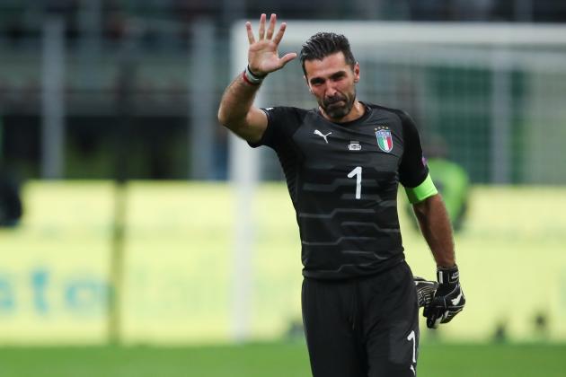 MILAN, ITALY - NOVEMBER 13: An emotional Gianluigi Buffon of Italy at full time waves to the fans during the FIFA 2018 World Cup Qualifier Play-Off: Second Leg between Italy and Sweden at San Siro Stadium on November 13, 2017 in Milan, . (Photo by Robbie Jay Barratt - AMA/Getty Images)