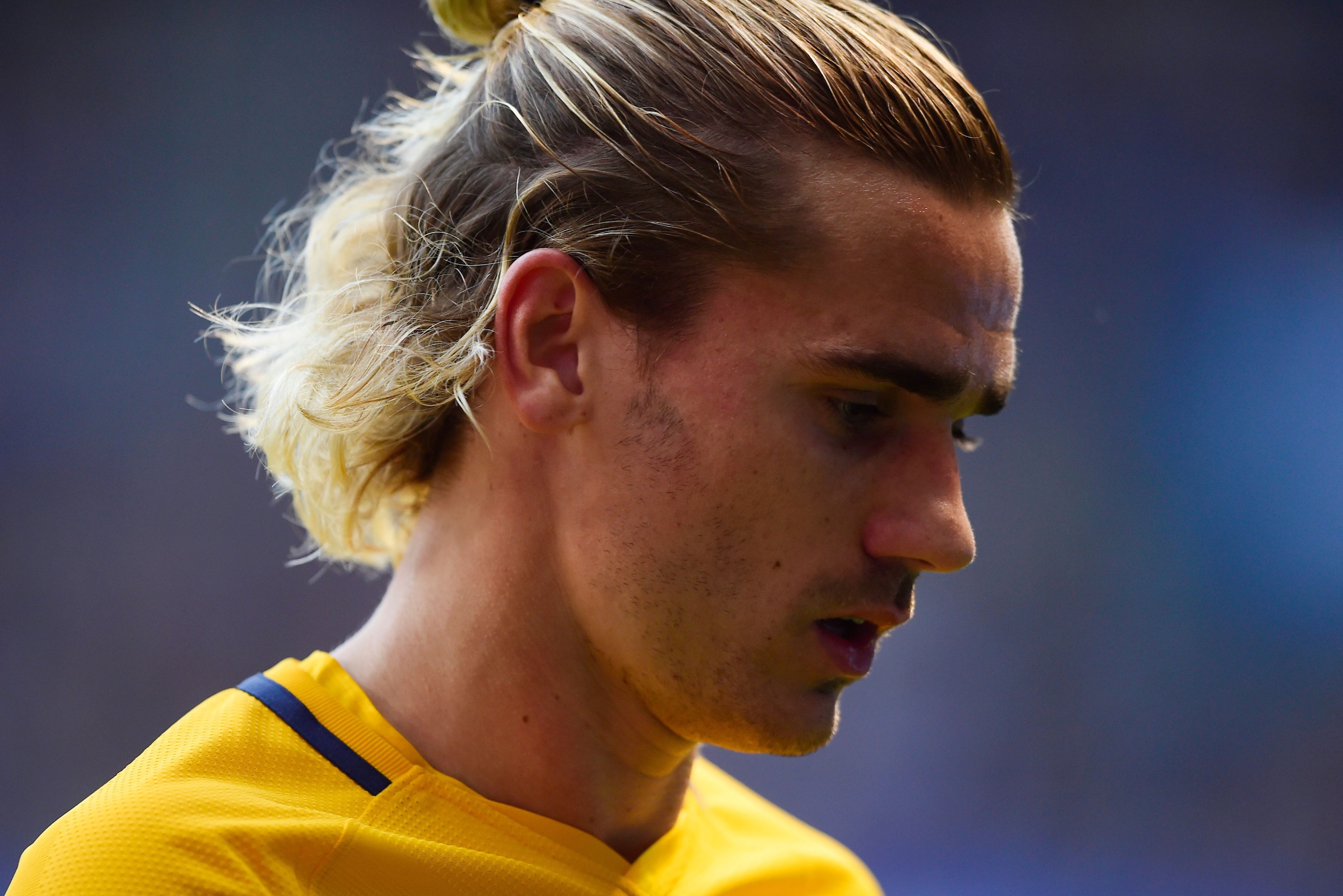 pic Antoine Griezmann Long Hair barcelona transfer news blaugrana lead