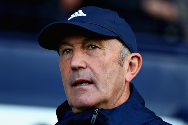 WEST BROMWICH, ENGLAND - OCTOBER 28: Tony Pulis, Manager of West Bromwich Albion looks on from the sideline during the Premier League match between West Bromwich Albion and Manchester City at The Hawthorns on October 28, 2017 in West Bromwich, England. (Photo by Chris Brunskill Ltd/Getty Images)