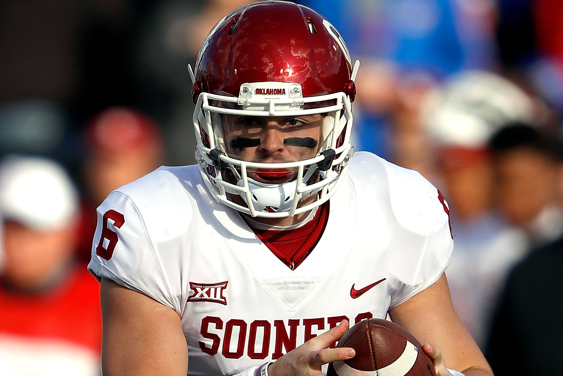 Baker Mayfield directs crotch grab at Kansas sideline (VIDEO