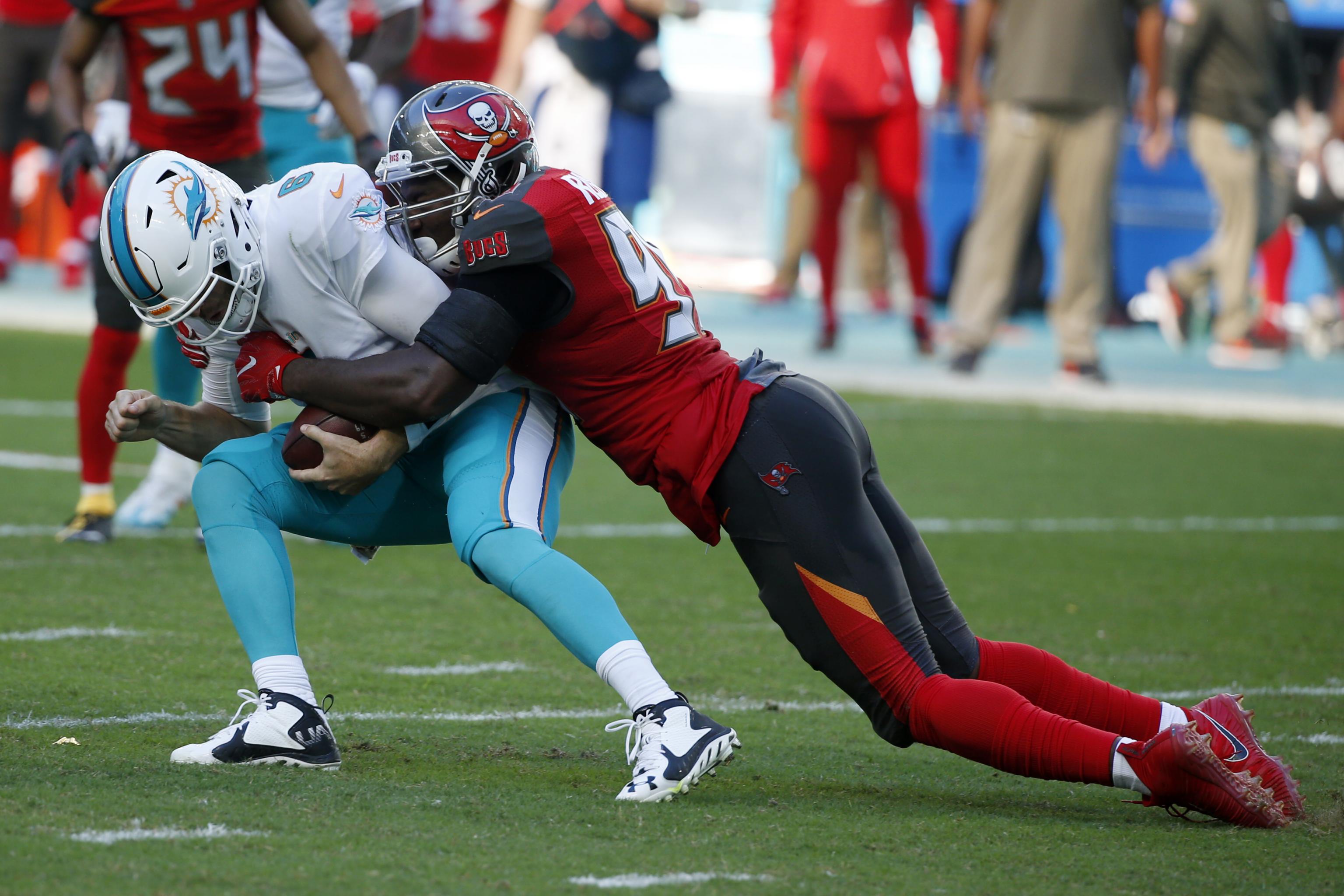 Buccaneers vs. Dolphins: Jay Cutler evaluated for concussion 