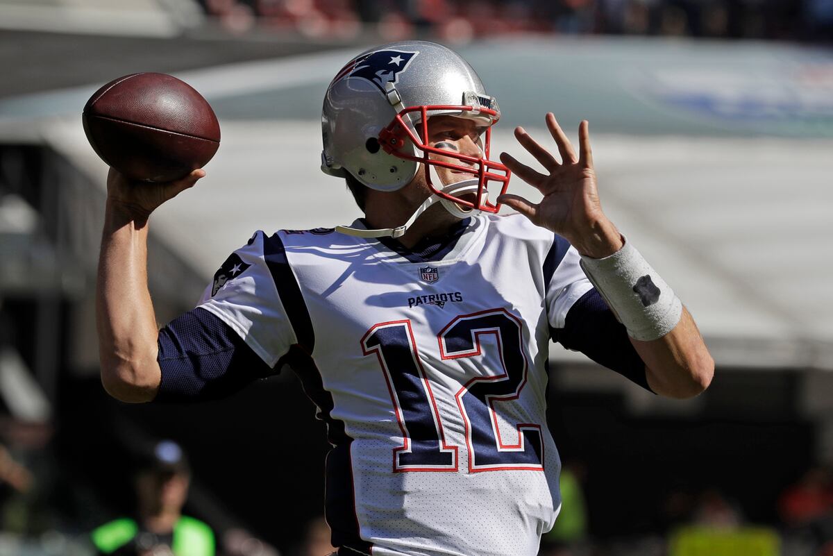 Patriots Beat Raiders 338 in Mexico City Behind Tom Brady's 3 TDs