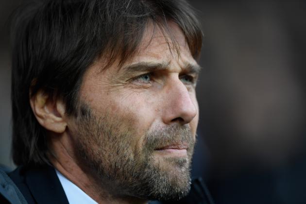 WEST BROMWICH, ENGLAND - NOVEMBER 18:  Chelsea manager Antonio Conte looks on during the Premier League match between West Bromwich Albion and Chelsea at The Hawthorns on November 18, 2017 in West Bromwich, England.  (Photo by Stu Forster/Getty Images)