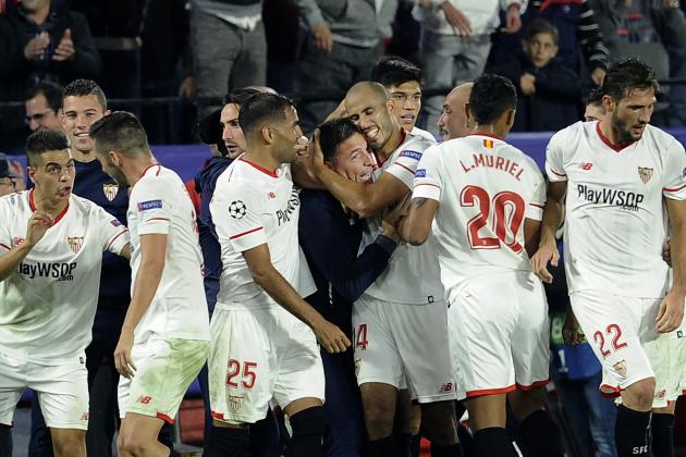 Sevilla's Argentinian midfielder Guido Pizarro (R) celebrates with Sevilla's Argentinian coach Eduardo Berizzo (L) after scoring a goal on November 21, 2017 at the Ramon Sanchez Pizjuan stadium in Sevilla during the UEFA Champions League group E football match between Sevilla FC and Liverpool FC.  / AFP PHOTO / CRISTINA QUICLER        (Photo credit should read CRISTINA QUICLER/AFP/Getty Images)