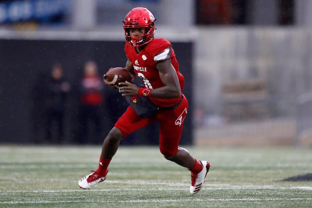 LOUISVILLE, KY - NOVEMBER 18: Lamar Jackson #8 of the Louisville Cardinals runs with the ball against the Syracuse Orange during the game at Papa John's Cardinal Stadium on November 18, 2017 in Louisville, Kentucky. (Photo by Andy Lyons/Getty Images)