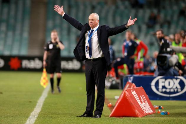 SYDNEY, AUSTRALIA - NOVEMBER 21: Graham Arnold head coach of Sydney gestures during the FFA Cup Final match between Sydney FC and Adelaide United at Allianz Stadium on November 21, 2017 in Sydney, Australia. (Photo by Jason McCawley/Getty Images)