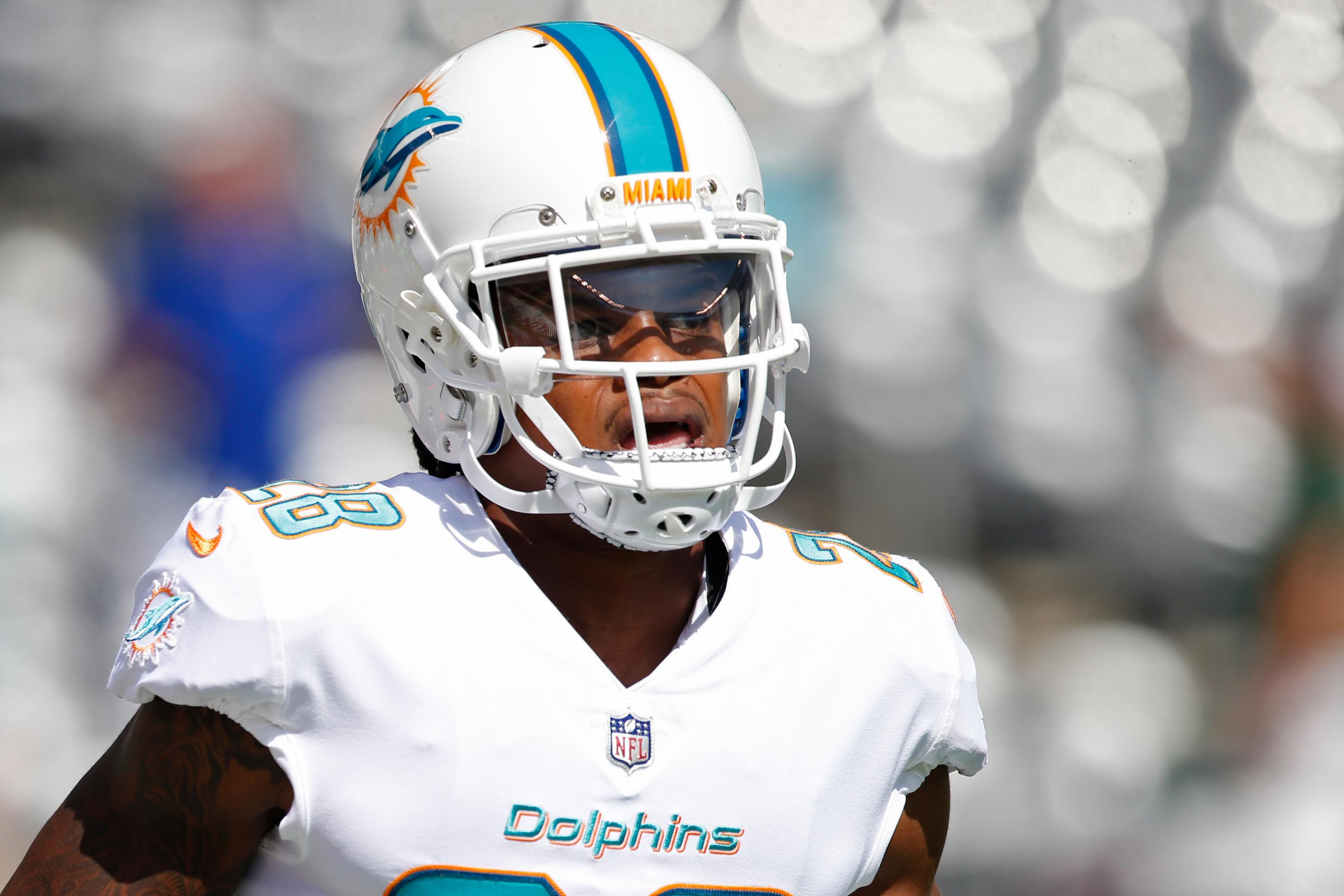 Dolphins' Bobby McCain evaluated for concussion during Jets game – Sun  Sentinel