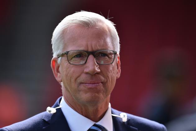 Former manager of Crystal Palace and Newcastle, Alan Pardew arrives to work for the media ahead of the English Premier League football match between Bournemouth and Manchester City at the Vitality Stadium in Bournemouth, southern England on August 26, 2017. / AFP PHOTO / Glyn KIRK / RESTRICTED TO EDITORIAL USE. No use with unauthorized audio, video, data, fixture lists, club/league logos or 'live' services. Online in-match use limited to 75 images, no video emulation. No use in betting, games or single club/league/player publications.  /         (Photo credit should read GLYN KIRK/AFP/Getty Images)