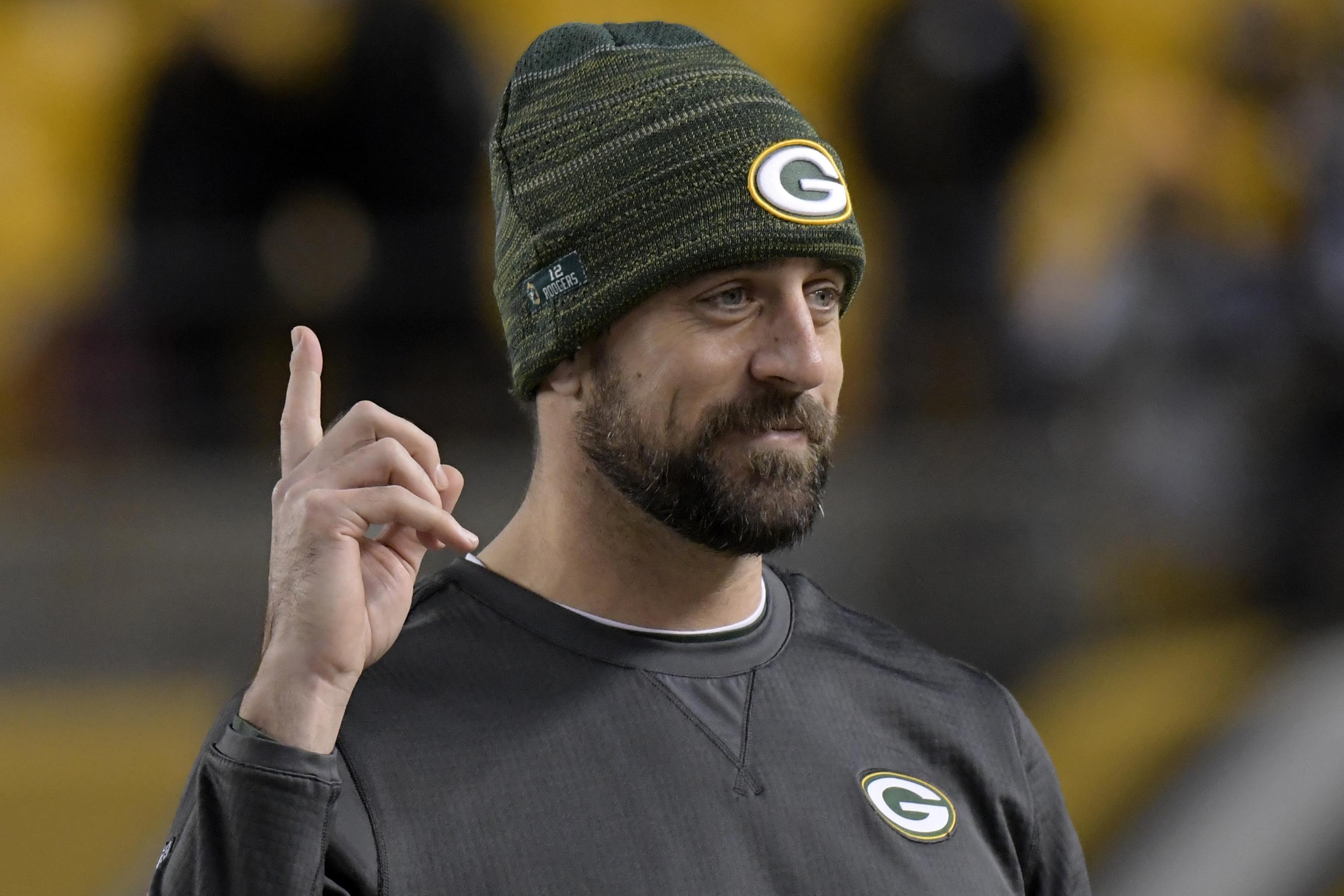 Aaron Rodgers Returns After Being Carted Off the Field With Knee