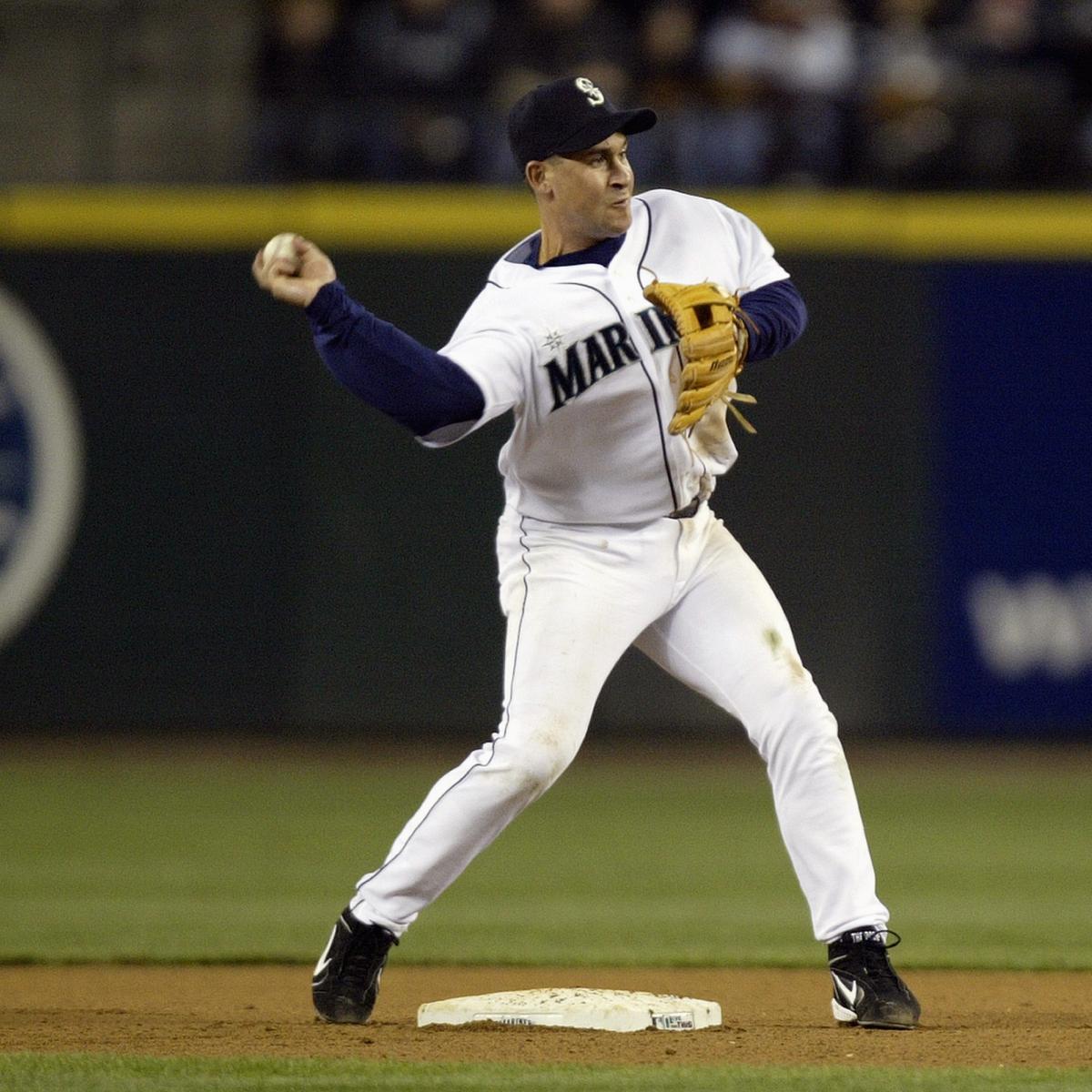 Former Mariner Bret Boone apologizes for harassment remarks