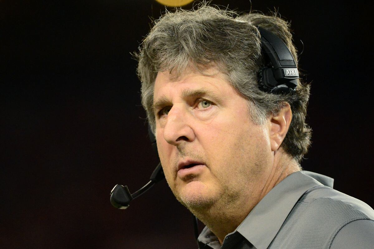 Mike Leach Reportedly Working on Contract to Be New Tennessee Head Coach News, Scores