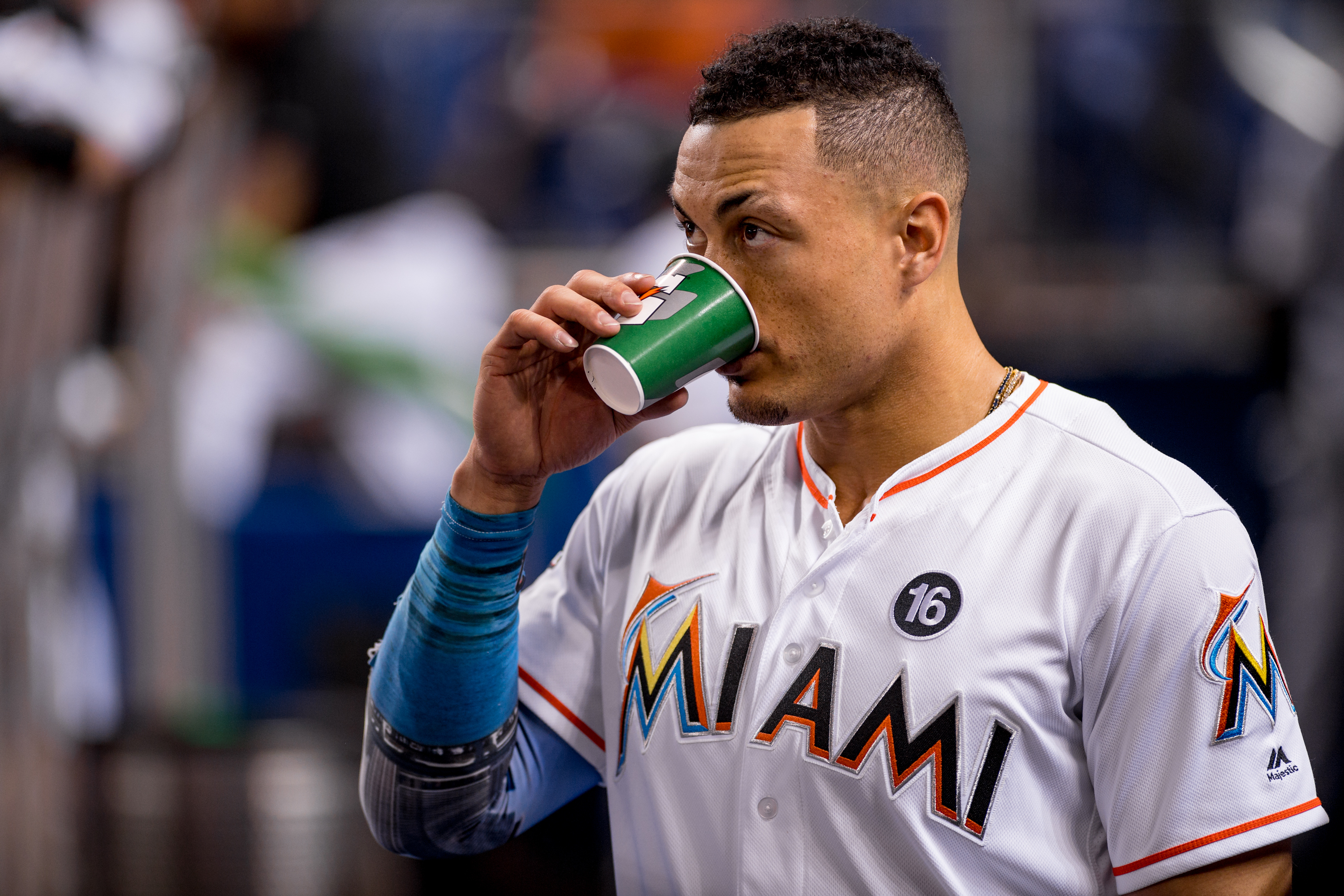 Giancarlo Stanton agrees to $325-million contract with Miami Marlins - Los  Angeles Times