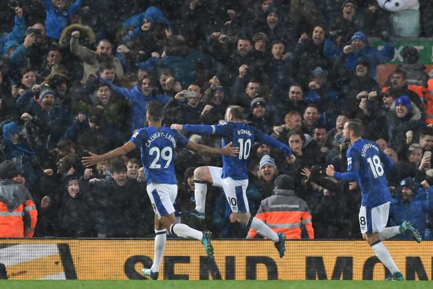 Everton's English striker Wayne Rooney (C) celebrates scoring an equalising goal from the penalty spot to make the score 1-1 during the English Premier League football match between Liverpool and Everton at Anfield in Liverpool, north west England on December 10, 2017.  / AFP PHOTO / Paul ELLIS / RESTRICTED TO EDITORIAL USE. No use with unauthorized audio, video, data, fixture lists, club/league logos or 'live' services. Online in-match use limited to 75 images, no video emulation. No use in betting, games or single club/league/player publications.  /         (Photo credit should read PAUL ELLIS/AFP/Getty Images)