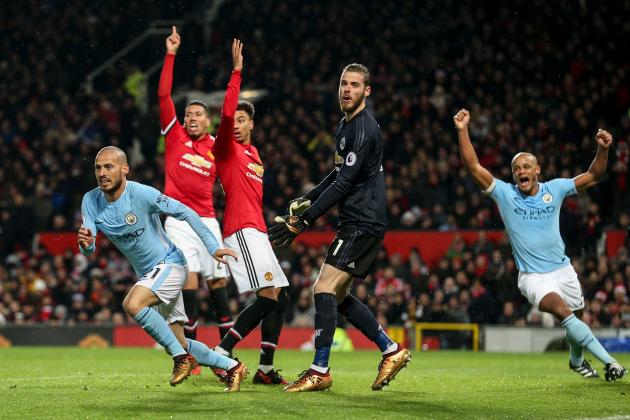 MANCHESTER, ENGLAND - DECEMBER 10: David Silva of Manchester City celebrates after scoring a goal to make it 0-1 during the Premier League match between Manchester United and Manchester City at Old Trafford on December 10, 2017 in Manchester, England. (Photo by Robbie Jay Barratt - AMA/Getty Images)