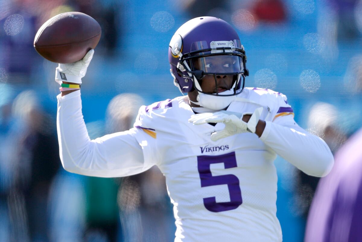 Teddy Bridgewater Gets Standing Ovation in 1st NFL Snap ...