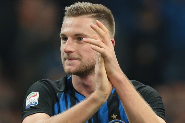 MILAN, ITALY - DECEMBER 03:  Milan Skriniar of FC Internazionale Milano greets the fans at the end of the Serie A match between FC Internazionale and AC Chievo Verona at Stadio Giuseppe Meazza on December 3, 2017 in Milan, Italy.  (Photo by Emilio Andreoli/Getty Images)