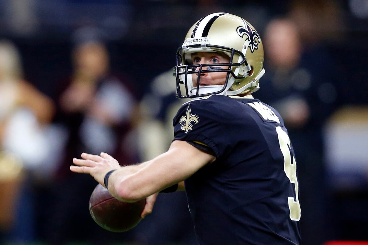 Drew Brees Makes History as Saints Beat Falcons to Earn ...