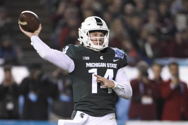 Michigan State quarterback Brian Lewerke throws during the first half of the Holiday Bowl NCAA college football game against Washington State on Thursday, Dec. 28, 2017, in San Diego. (AP Photo/Denis Poroy)