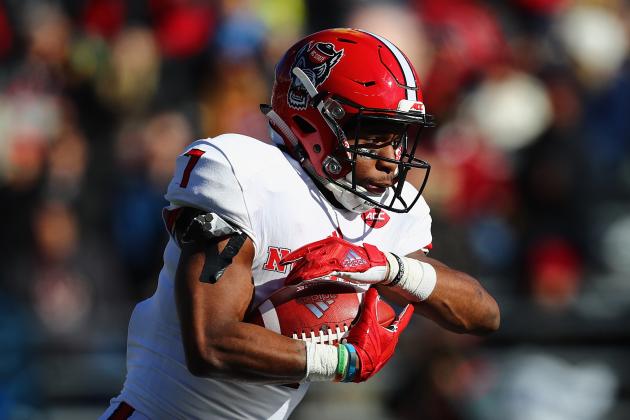 CHESTNUT HILL, MA - NOVEMBER 11:  Nyheim Hines #7 of the North Carolina State Wolfpack runs with the ball during the first half against the Boston College Eagles at Alumni Stadium on November 11, 2017 in Chestnut Hill, Massachusetts.  (Photo by Tim Bradbury/Getty Images)