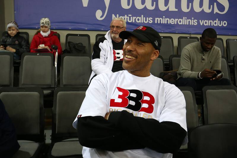 Report: Several NBA head coaches want access revoked for writers who interview LaVar Ball (bleacherreport.com)