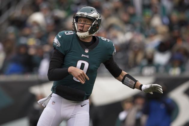 PHILADELPHIA, PA - DECEMBER 31: Nick Foles #9 of the Philadelphia Eagles passes the ball against the Dallas Cowboys at Lincoln Financial Field on December 31, 2017 in Philadelphia, Pennsylvania. (Photo by Mitchell Leff/Getty Images)