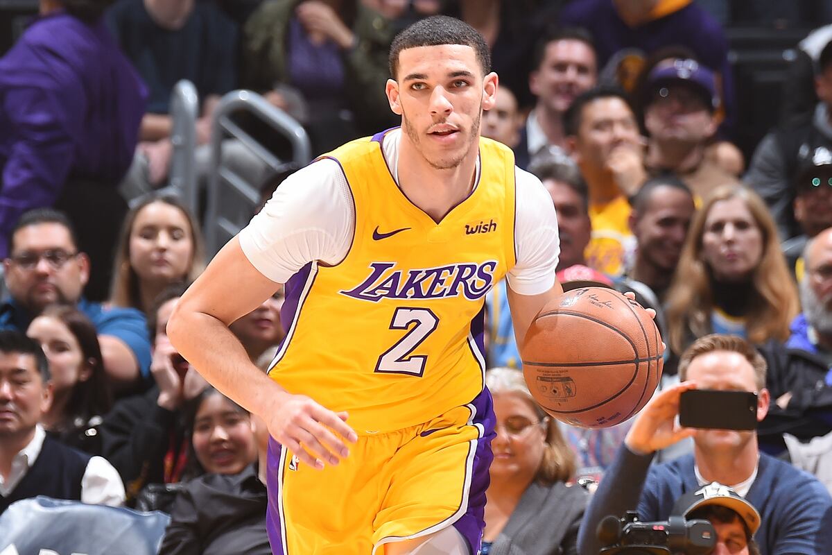 Lonzo Ball MRI on Knee Injury Reveals ‘Minor’ Sprain; Questionable vs