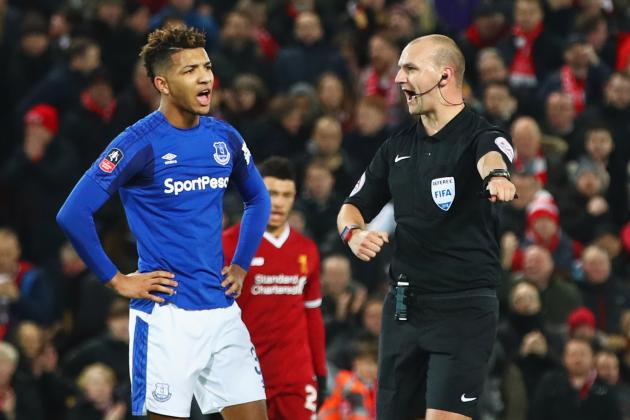 LIVERPOOL, ENGLAND - JANUARY 05:  Referee Robert Madley points to the spot as he awards a penalty against Mason Holgate of Everton (L) during the Emirates FA Cup Third Round match between Liverpool and Everton at Anfield on January 5, 2018 in Liverpool, England.  (Photo by Clive Brunskill/Getty Images)