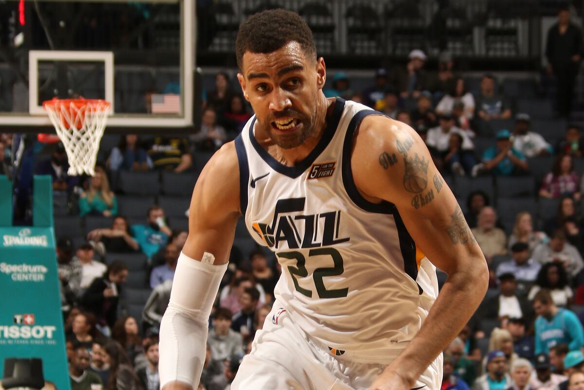 Thabo Sefolosha Reportedly Undergoing Season-Ending Surgery on Knee