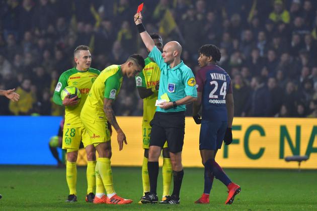 Nantes' Brazilian defender Diego Carlos (C) receives a red card from French referee Tony Chapron during the French L1 football match between Nantes and Paris Saint-Germain (Paris-SG) at the La Beaujoire stadium in Nantes, western France, on January 14, 2018. / AFP PHOTO / LOIC VENANCE (Photo credit should read LOIC VENANCE/AFP/Getty Images)