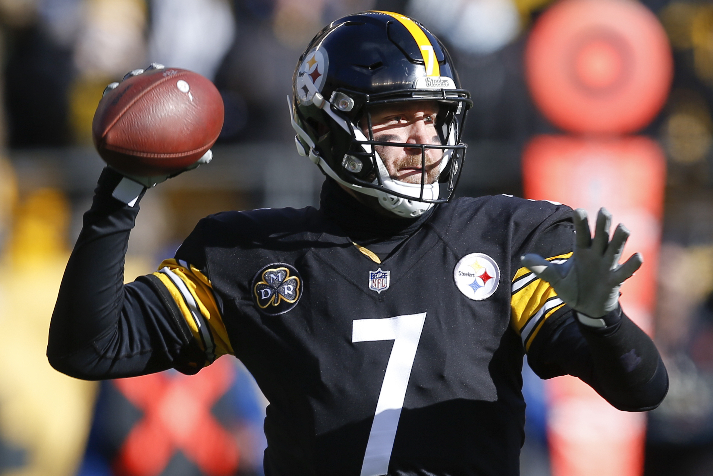 Ben Roethlisberger throws for 5 TDs, Steelers rip Panthers 52-21