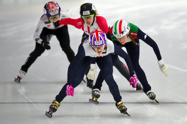 Elise Christie (C) of Great Britain leads a group during the women's 500m final event at the ISU World Cup Short Track Speed Skating in Seoul on November 18, 2017.
/ AFP PHOTO / JUNG Yeon-Je (Photo credit should read JUNG YEON-JE/AFP/Getty Images)