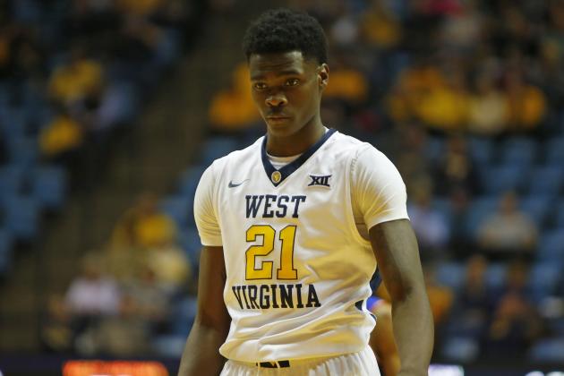 MORGANTOWN, WV - NOVEMBER 15:  Wesley Harris #21 of the West Virginia Mountaineers in action against the American University Eagles at the WVU Coliseum on November 15, 2017 in Morgantown, West Virginia.  (Photo by Justin K. Aller/Getty Images)
