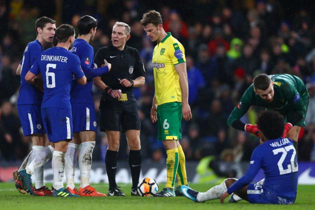 LONDON, ENGLAND - JANUARY 17:  Willian of Chelsea is shown a yellow card during The Emirates FA Cup Third Round Replay between Chelsea and Norwich City at Stamford Bridge on January 17, 2018 in London, England.  (Photo by Clive Rose/Getty Images)