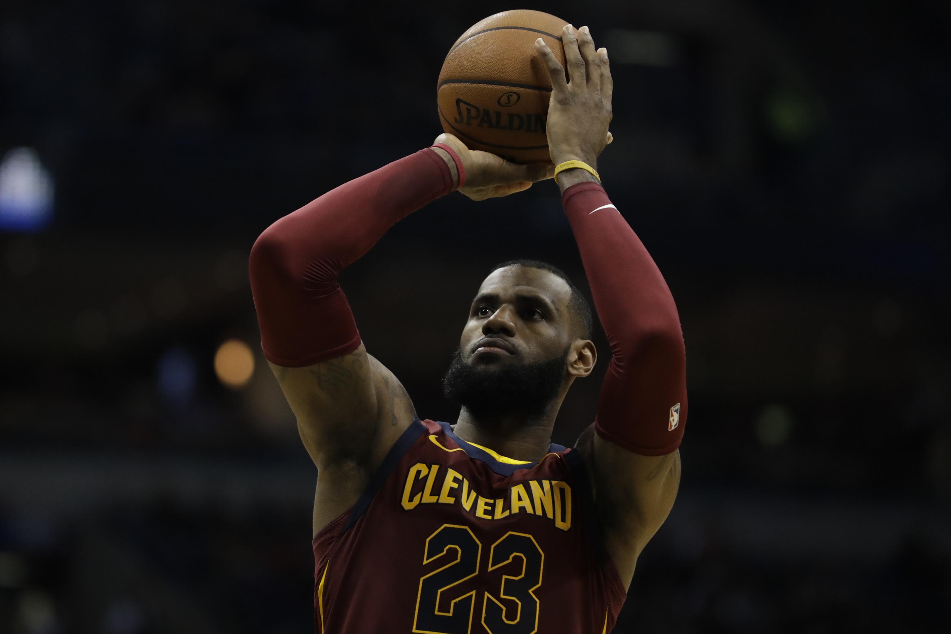 Who hit 30,000 points faster: LeBron James or Kareem Abdul-Jabbar