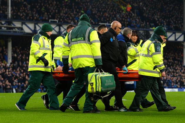 LIVERPOOL, ENGLAND - JANUARY 20: James McCarthy of Everton is taken off on a stretcher during the Premier League match between Everton and West Bromwich Albion at Goodison Park on January 20, 2018 in Liverpool, England. (Photo by Tony Marshall/Getty Images)