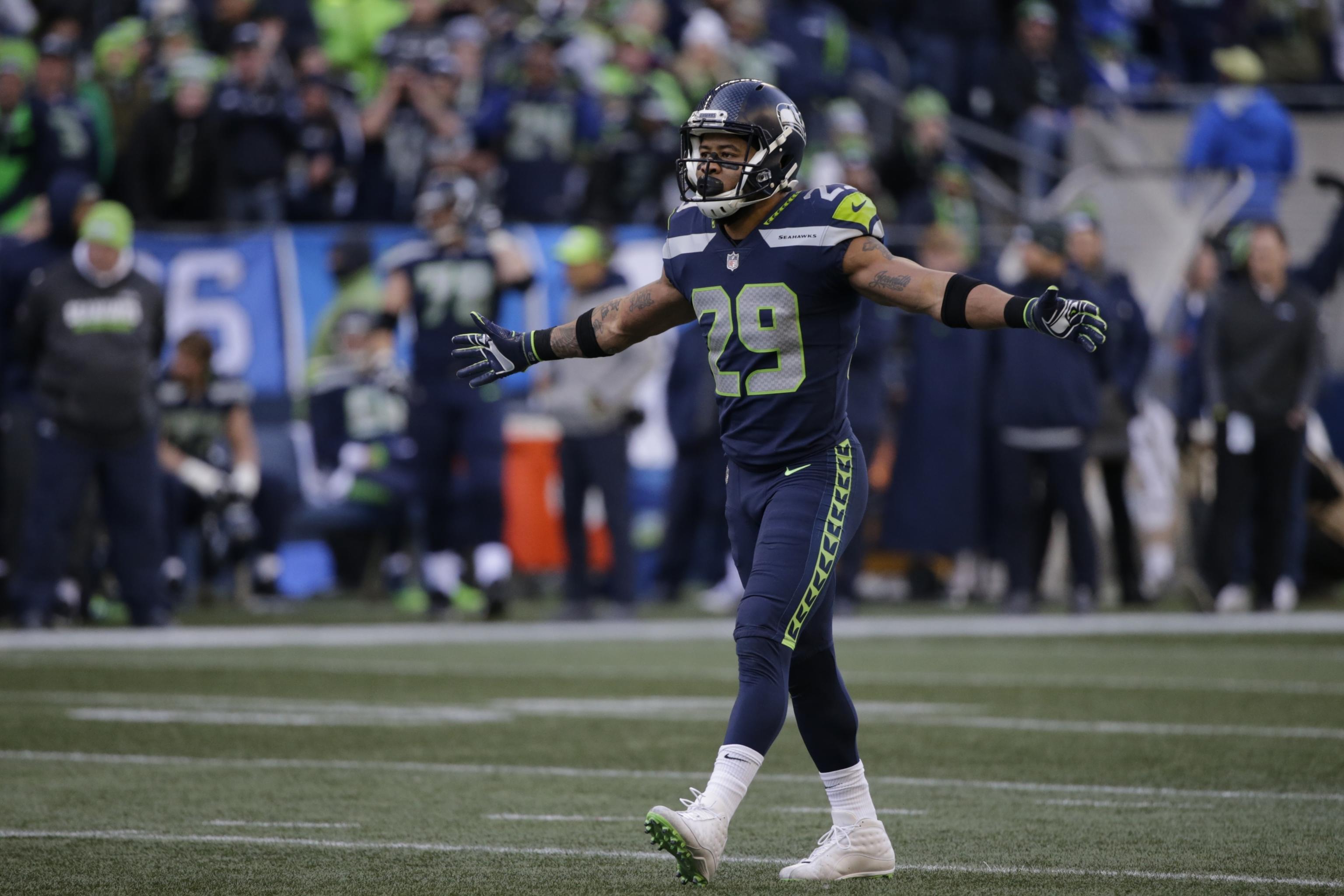 Six-time Pro Bowl free safety Earl Thomas ends holdout with