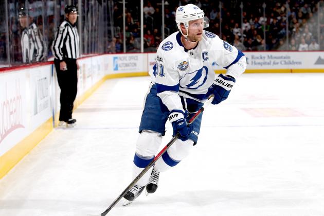 DENVER, CO - DECEMBER 16:  Steven Stamkos #91 of the Tampa Bay Lightning advances the puck against the Colorado Avalanche at the Pepsi Center on December 16, 2017 in Denver, Colorado.  (Photo by Matthew Stockman/Getty Images)