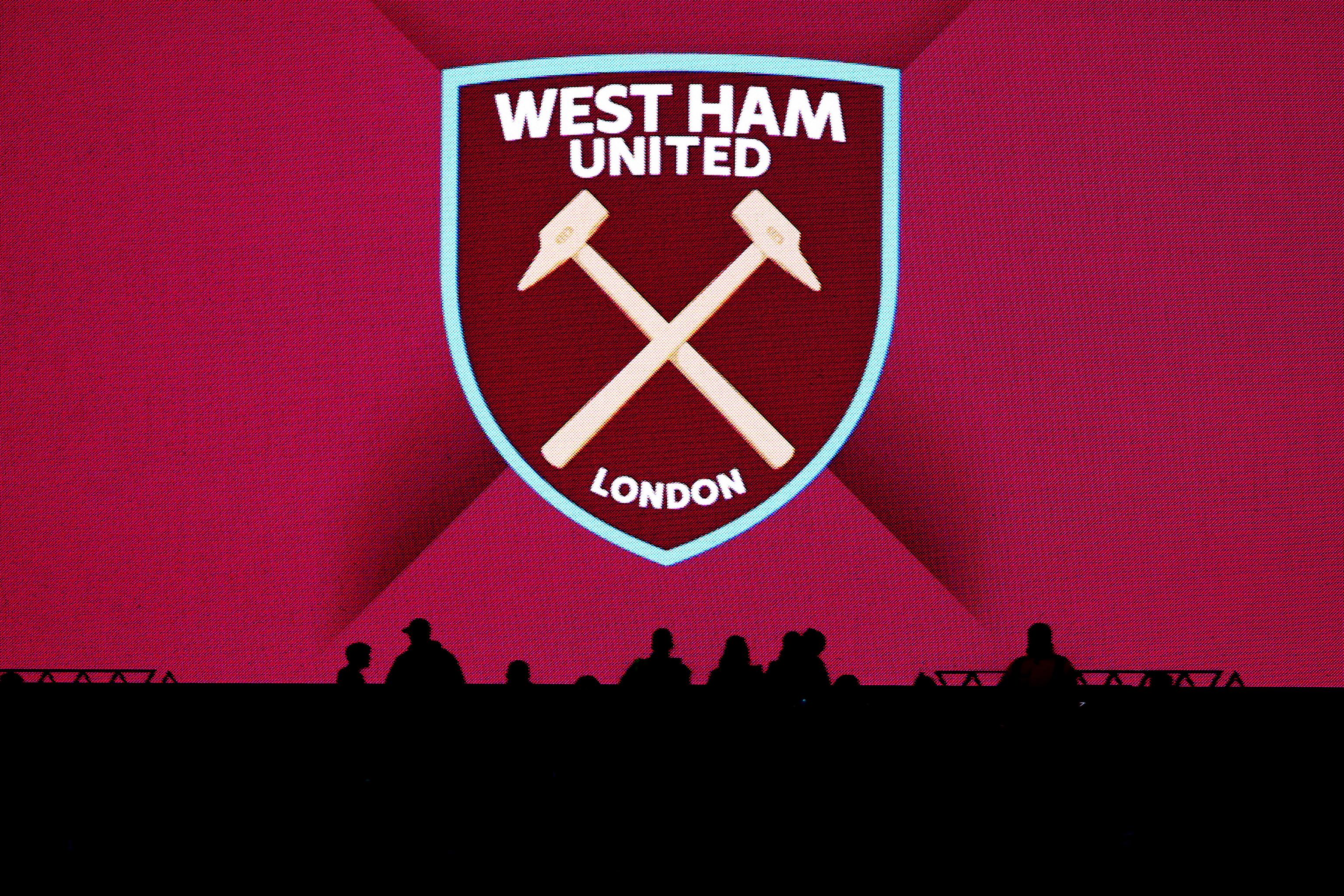 West Ham Logo Png Manchester United Logo Png Download 726 732 Free