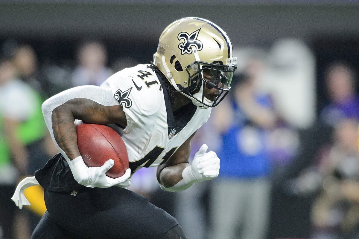 Alvin Kamara Wins 2017-18 NFL Offensive Rookie of the Year ...