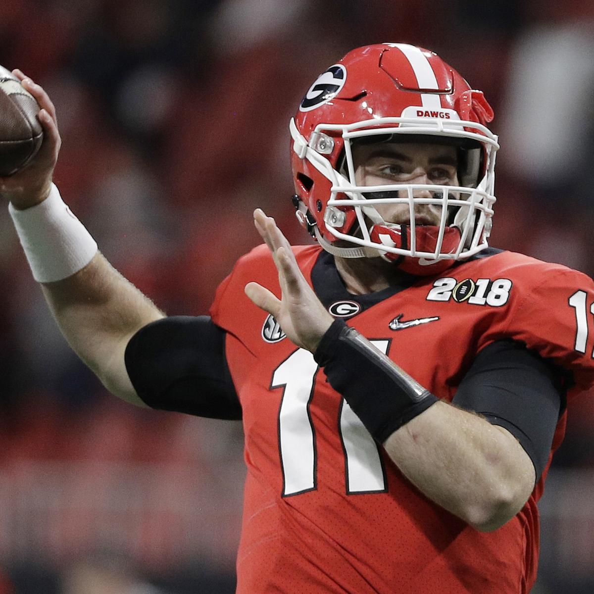 college football teams to win 3 championships in a row
