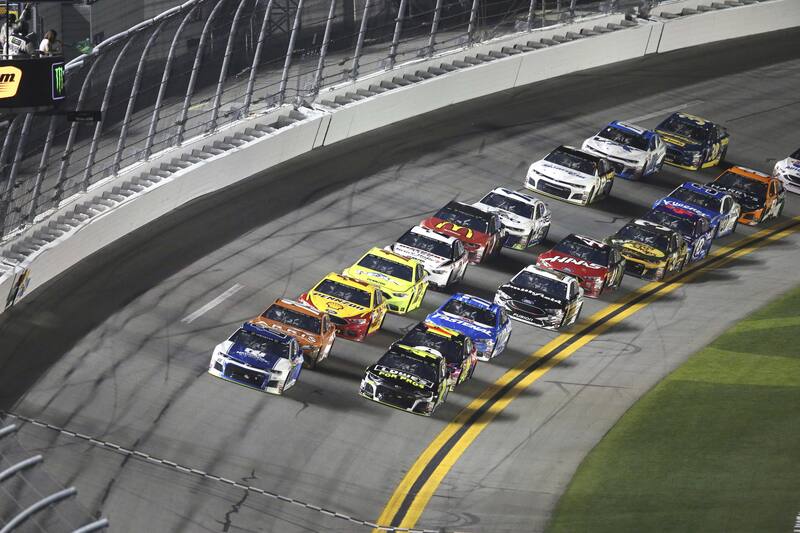 Daytona 500 2018 Storylines To Watch In Nascar S Season Opener Alex Bowman 88 Leads The Field At Start Of First Two