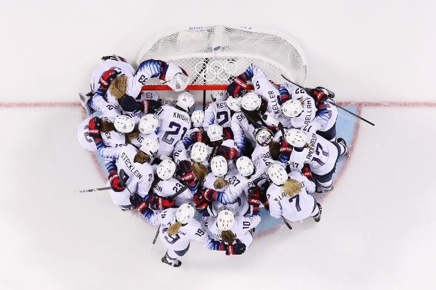 GANGNEUNG, SOUTH KOREA - FEBRUARY 11:  Team United States huddle at the goal before the Women's Ice Hockey Preliminary Round - Group A game against Finland on day two of the PyeongChang 2018 Winter Olympic Games at Kwandong Hockey Centre on February 11, 2018 in Gangneung, South Korea.  (Photo by Ronald Martinez/Getty Images)