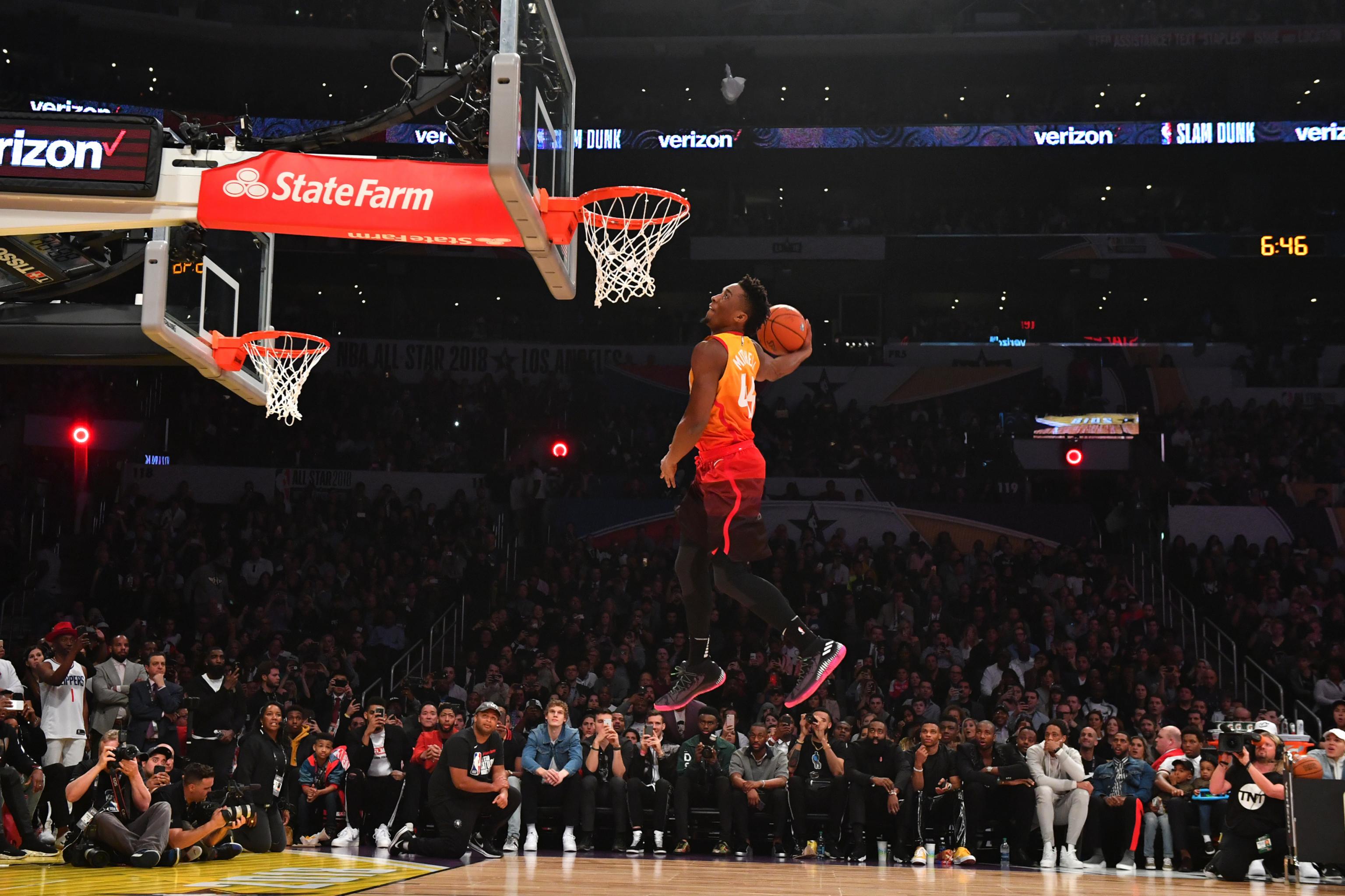 Donovan Mitchell Wins 2018 Nba Slam Dunk Contest Full Scores And Reaction Bleacher Report Latest News Videos And Highlights