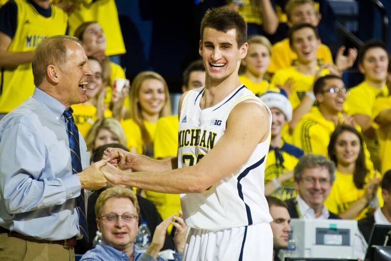 Michigan Basketball Honors Plane Crash Survivor Austin Hatch On