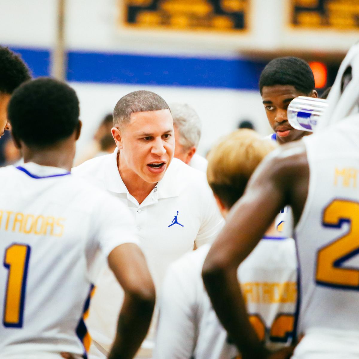 Mike Bibby Coach On The Rise Former Nbaer Now Helms A Prep