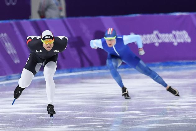 USA's Joey Mantia (L) competes against Norway's Sverre Lunde Pedersen in the men's 1,500m speed skating event during the Pyeongchang 2018 Winter Olympic Games at the Gangneung Oval in Gangneung on February 13, 2018. / AFP PHOTO / JUNG Yeon-Je (Photo credit should read JUNG YEON-JE/AFP/Getty Images)