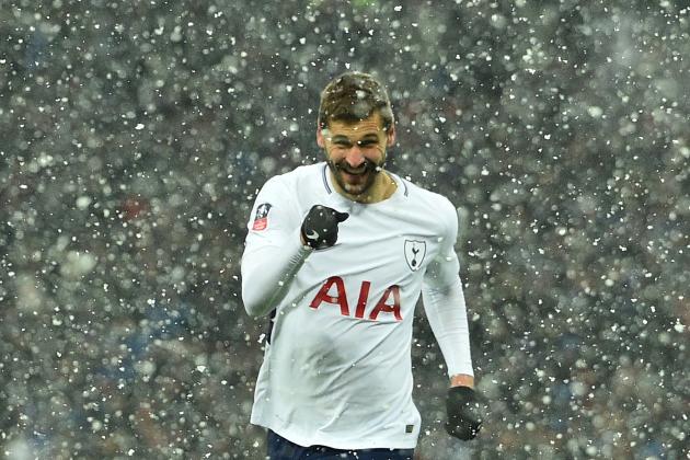 Tottenham Hotspur's Spanish striker Fernando Llorente celebrates scoring the team's third goal during the English FA Cup 5th round replay football match between Tottenham Hotspur and Rochdale at Wembley Stadium in London, on February 28, 2018. / AFP PHOTO / Glyn KIRK / RESTRICTED TO EDITORIAL USE. No use with unauthorized audio, video, data, fixture lists, club/league logos or 'live' services. Online in-match use limited to 75 images, no video emulation. No use in betting, games or single club/league/player publications.  /         (Photo credit should read GLYN KIRK/AFP/Getty Images)