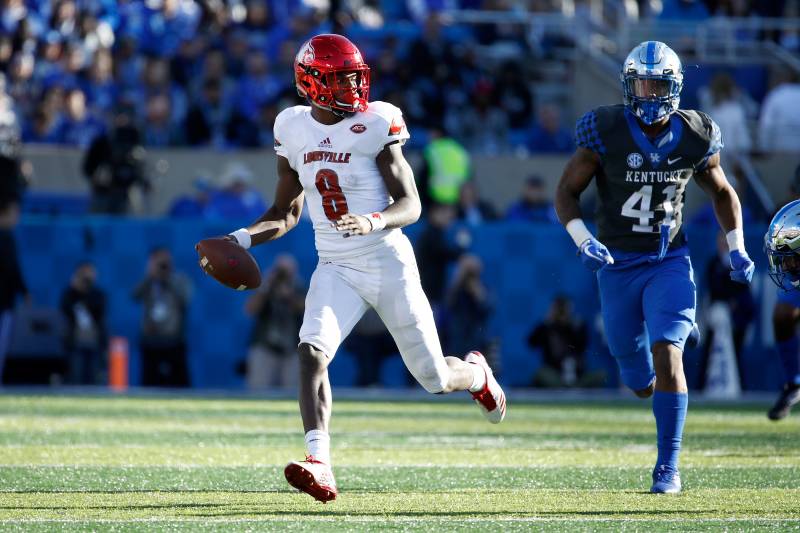 LEXINGTON, KY - NOVEMBER 25:  Lamar Jackson #8 of the Louisville Cardinals runs with the ball against the Kentucky Wildcats during the game at Commonwealth Stadium on November 25, 2017 in Lexington, Kentucky.  (Photo by Andy Lyons/Getty Images)